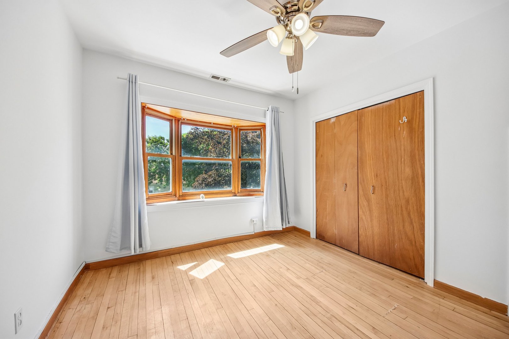3819 N Kilpatrick Avenue Property Photo 32