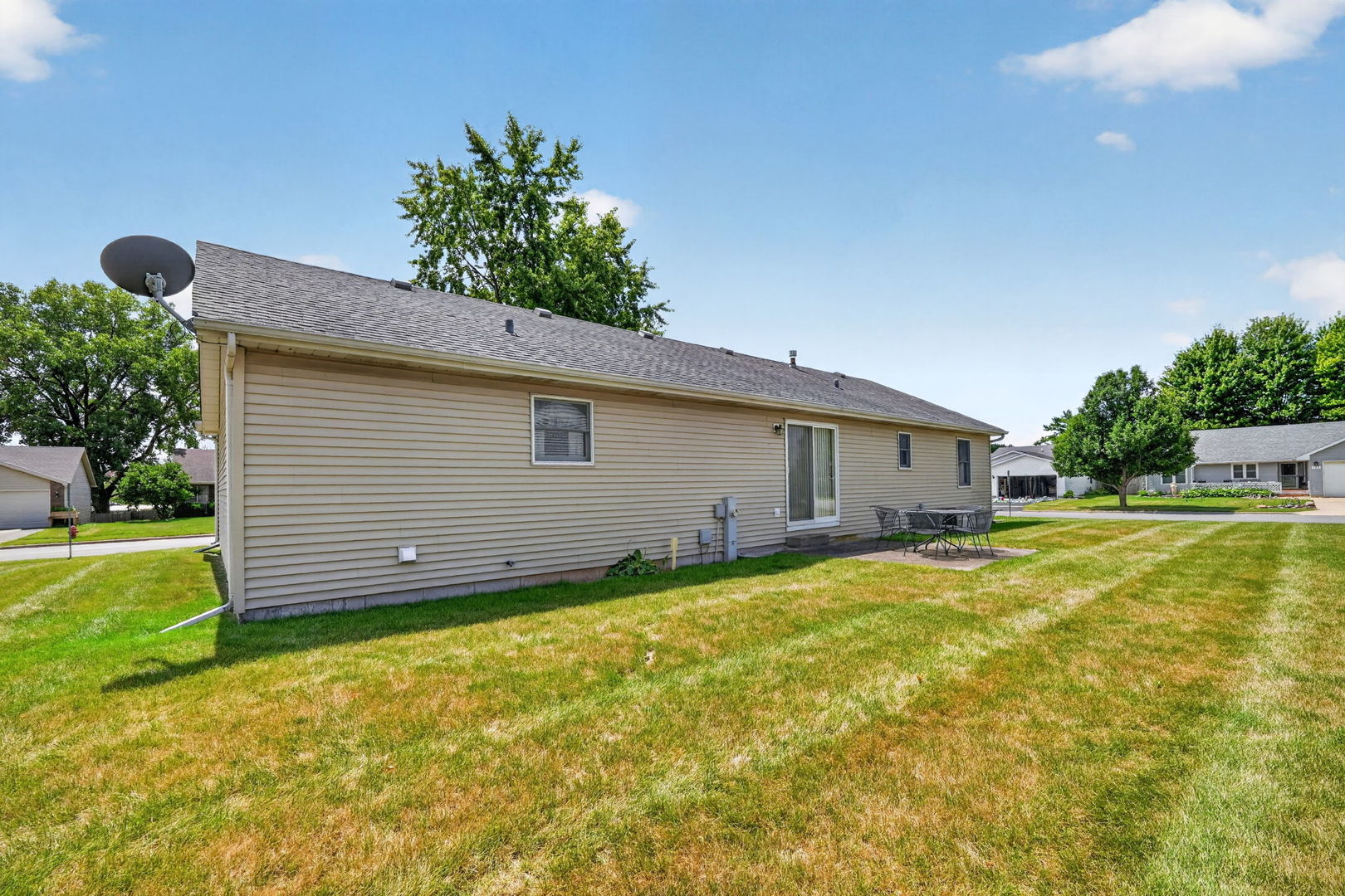 1227 University Drive Property Photo 3