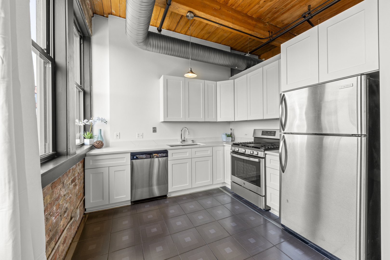 913 W Van Buren Street 5d Property Photo 15