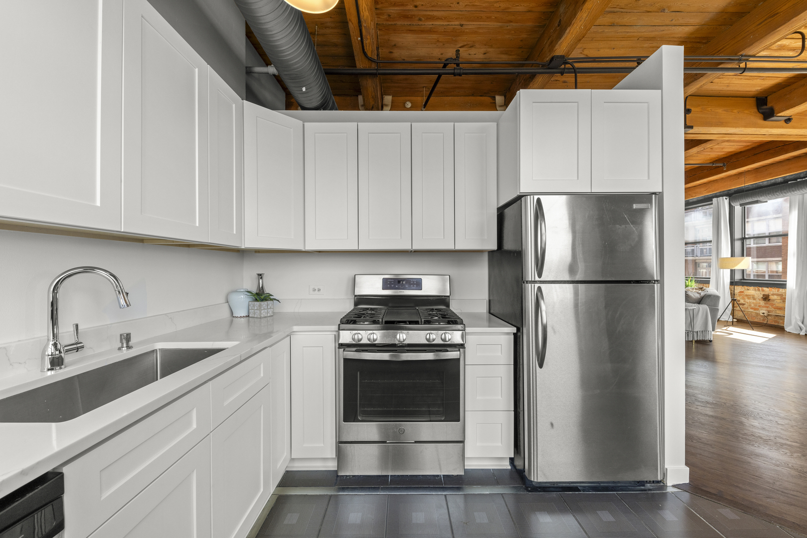 913 W Van Buren Street 5d Property Photo 16
