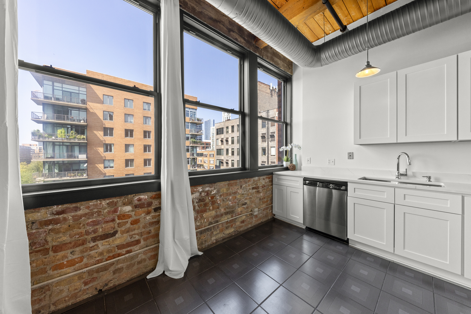 913 W Van Buren Street 5d Property Photo 17