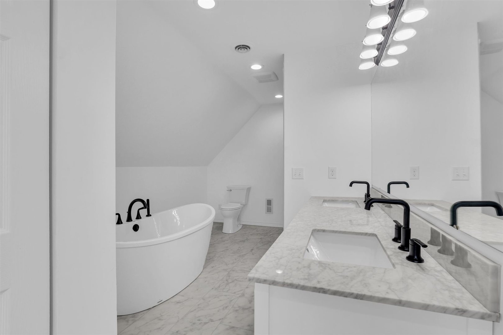 202 E Daggy Street Property Photo 42