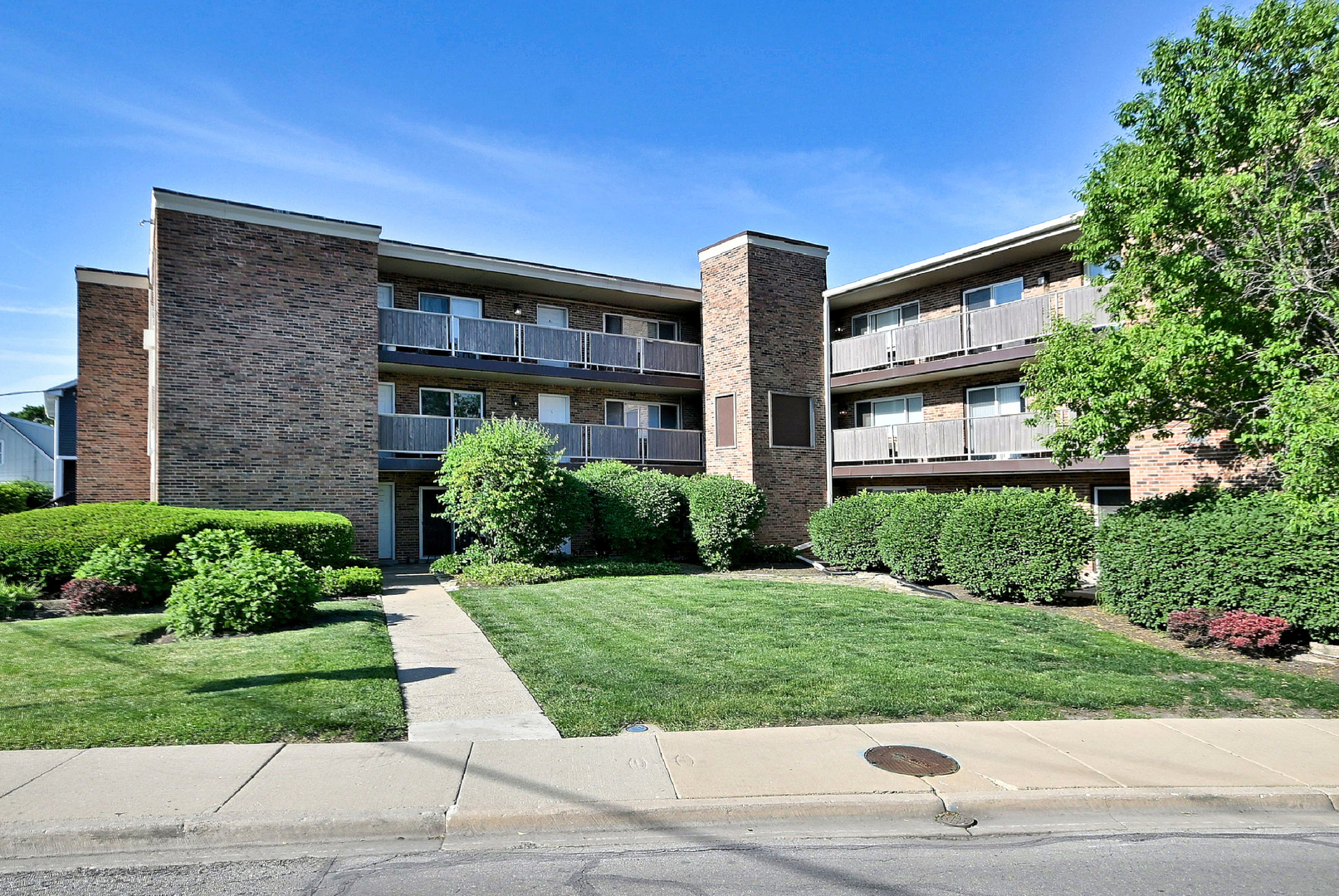 600 S York Street 2b Property Photo 1