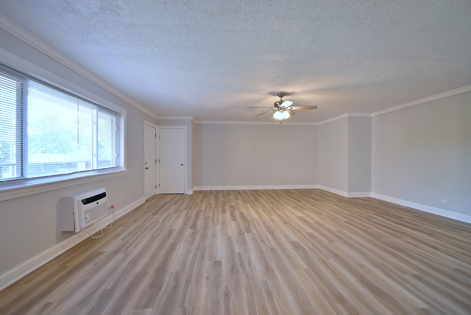 600 S York Street 2b Property Photo 3