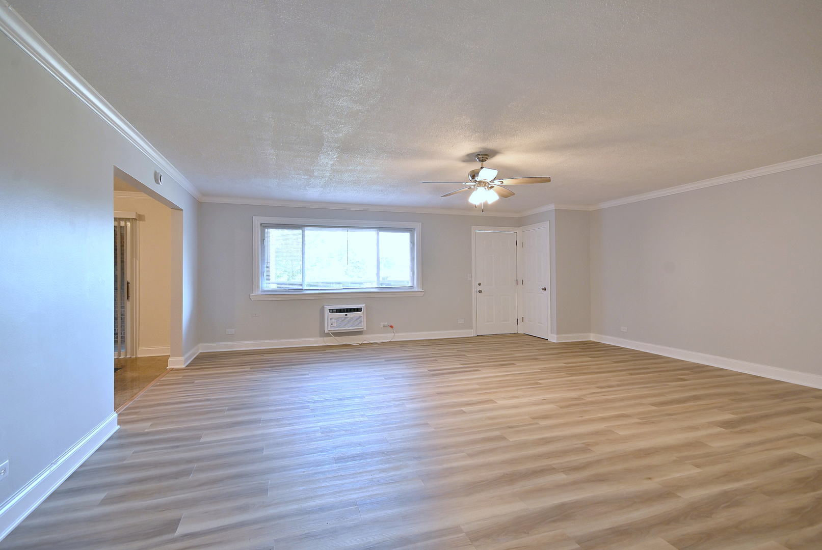 600 S York Street 2b Property Photo 5