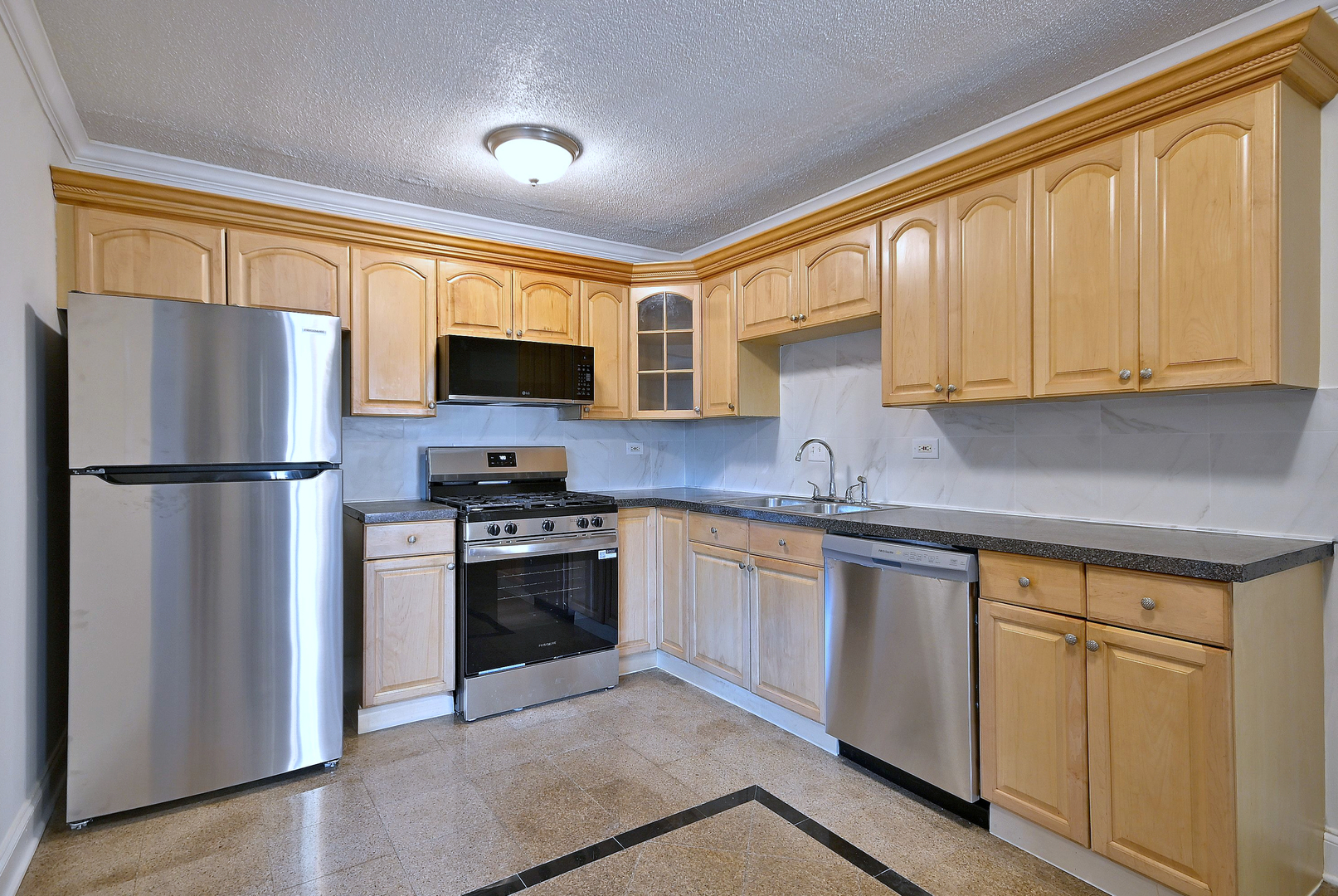 600 S York Street 2b Property Photo 8