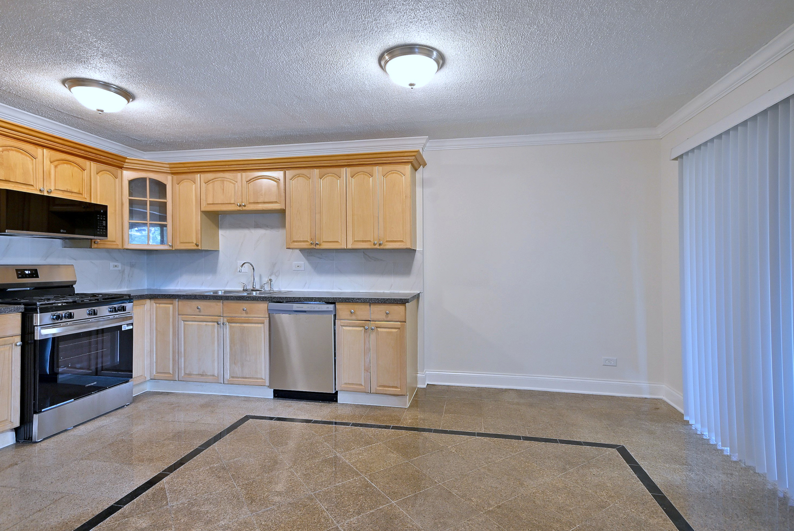 600 S York Street 2b Property Photo 9