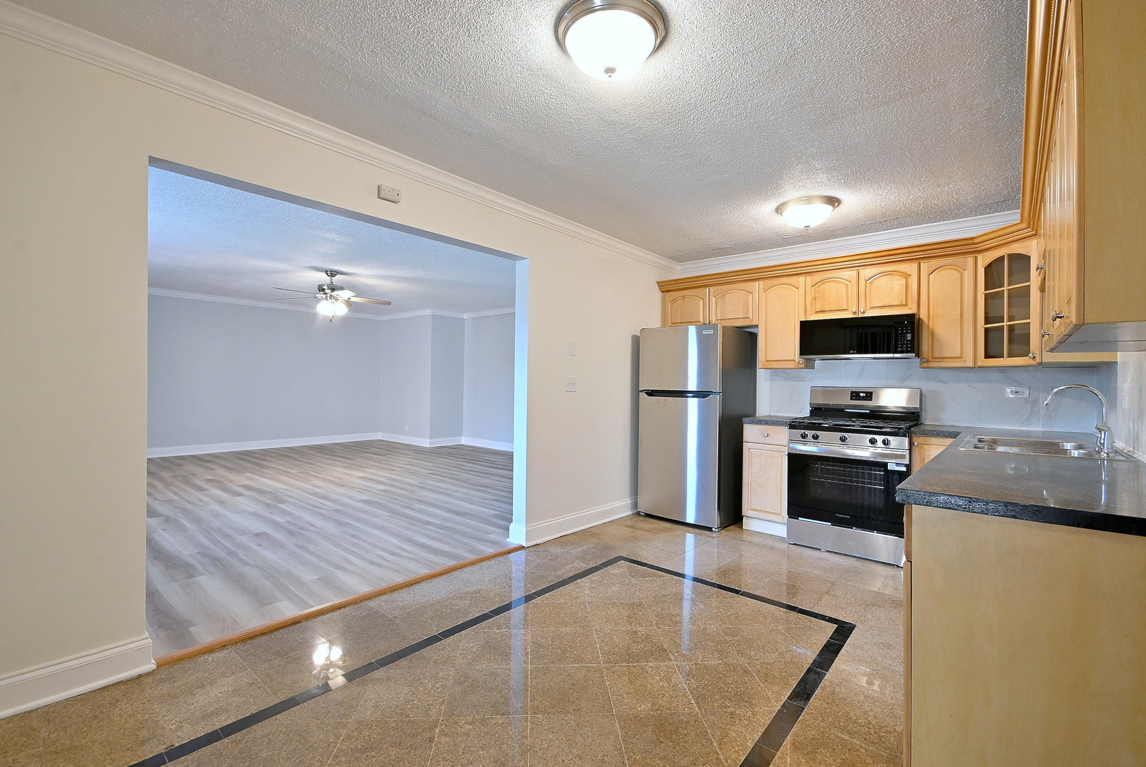 600 S York Street 2b Property Photo 10