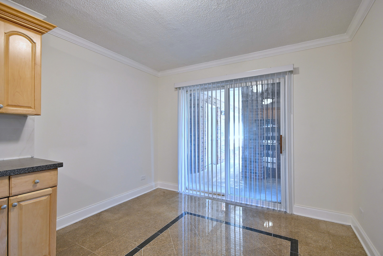 600 S York Street 2b Property Photo 11