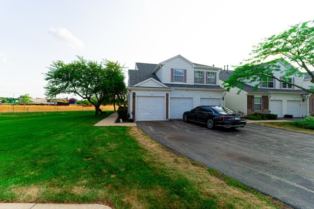 737 W Streamwood Boulevard B Property Photo 1