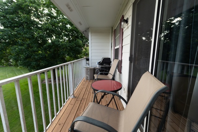737 W Streamwood Boulevard B Property Photo 10