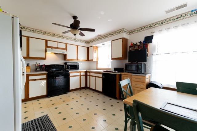 737 W Streamwood Boulevard B Property Photo 17