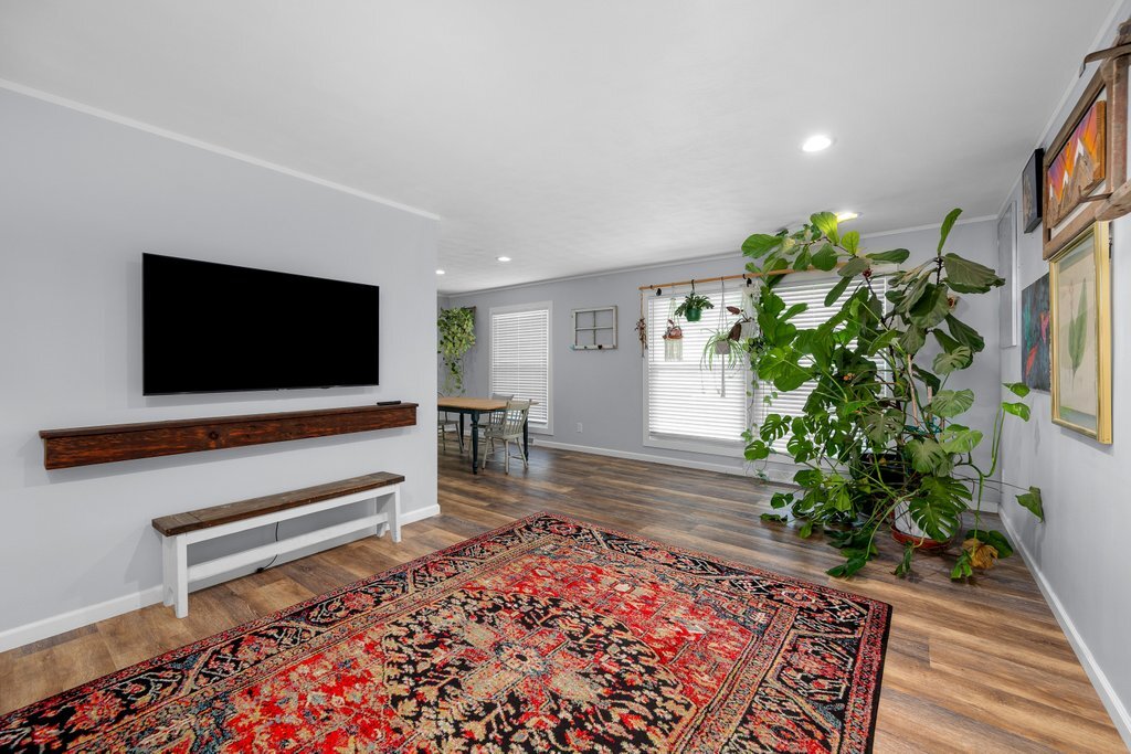 2831 Forest Road Property Photo 4