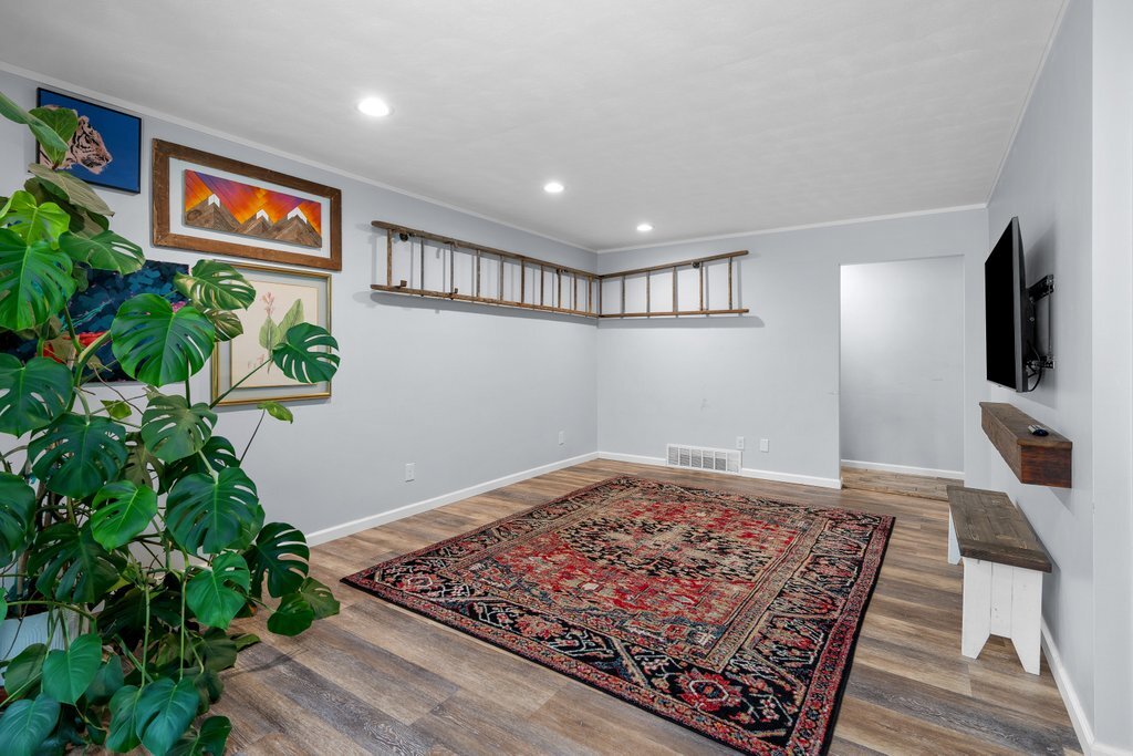 2831 Forest Road Property Photo 5