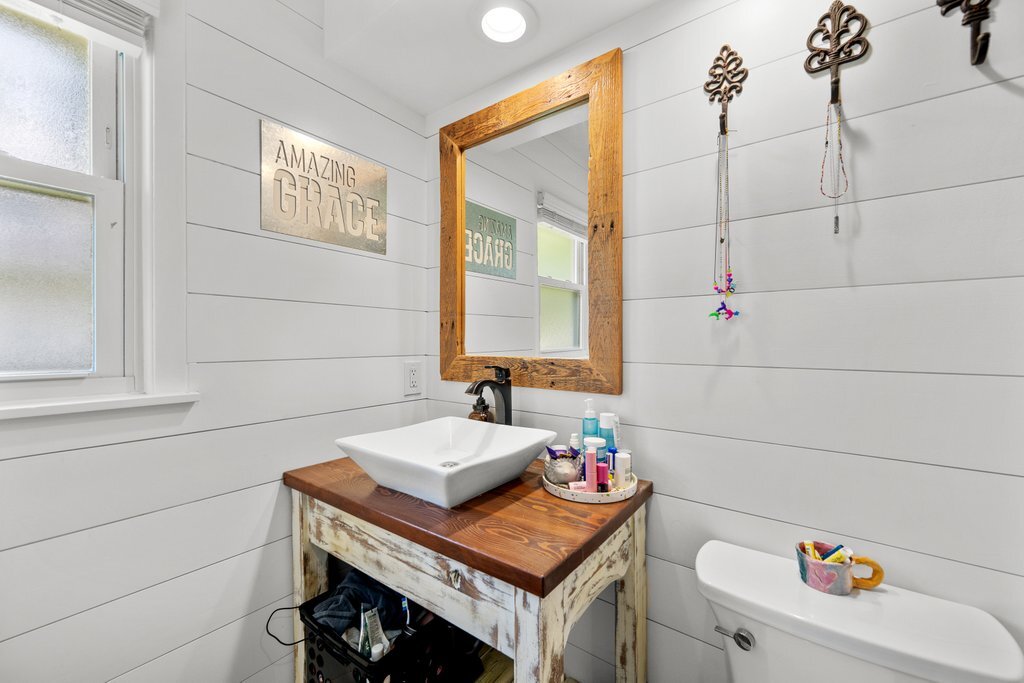 2831 Forest Road Property Photo 17