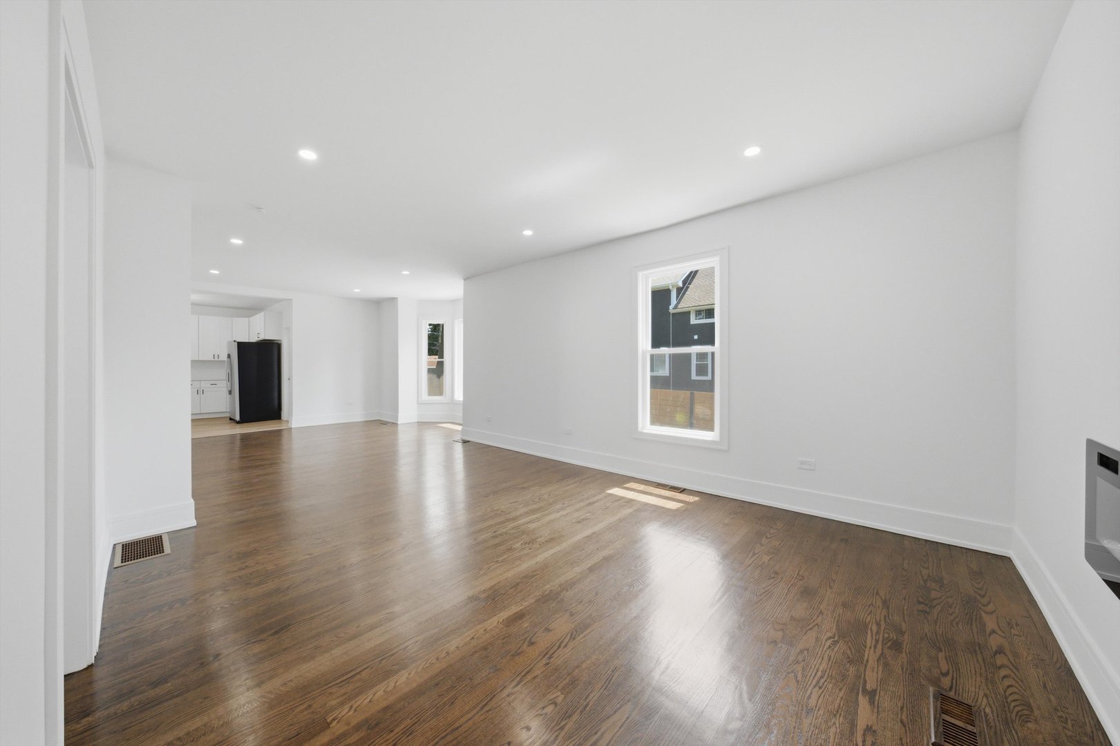 9925 S Beverly Avenue Property Photo 3