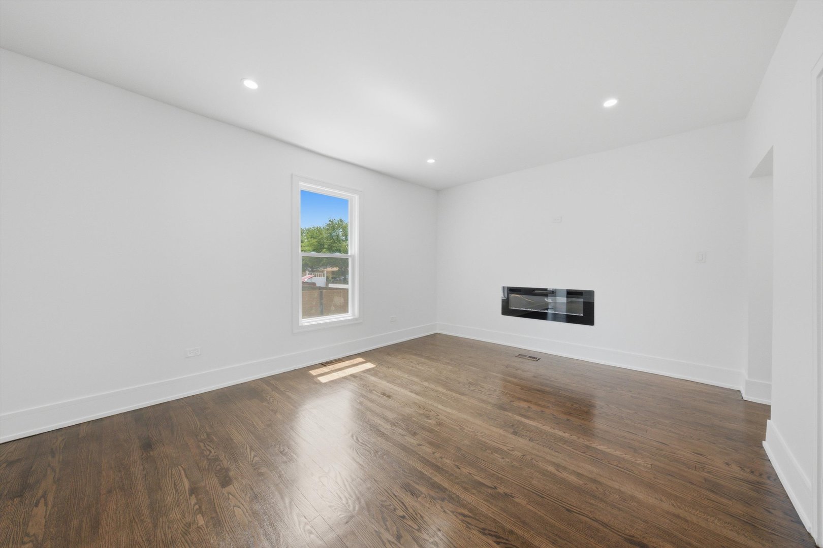9925 S Beverly Avenue Property Photo 8