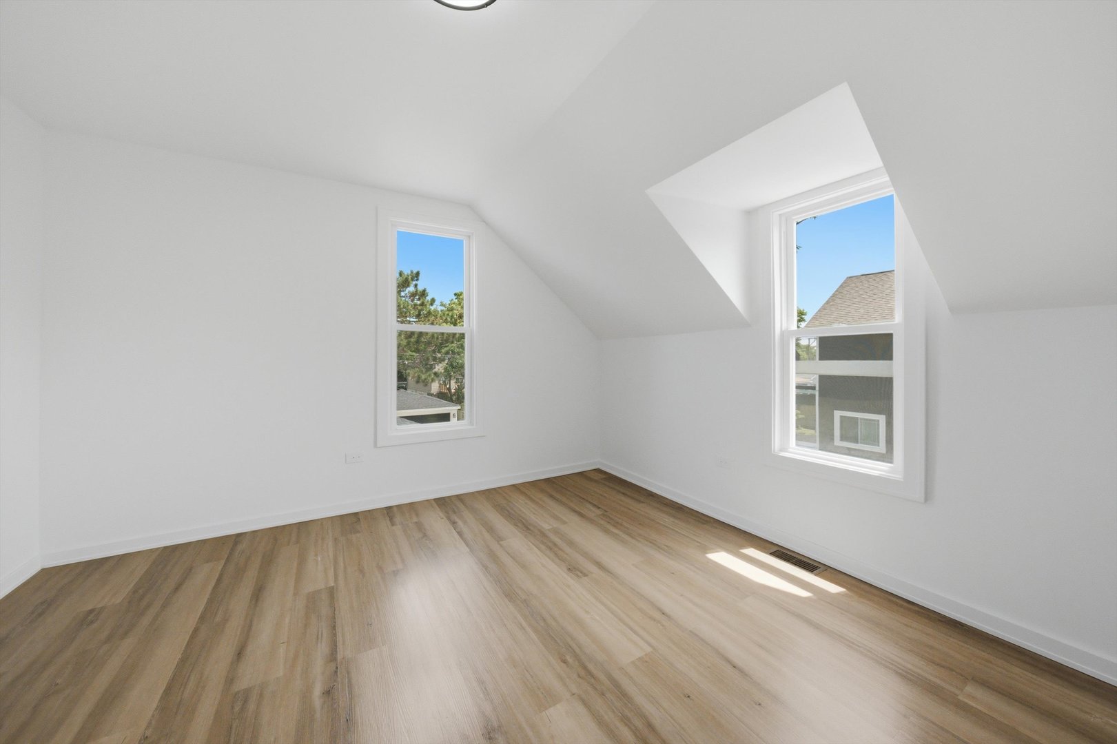 9925 S Beverly Avenue Property Photo 10