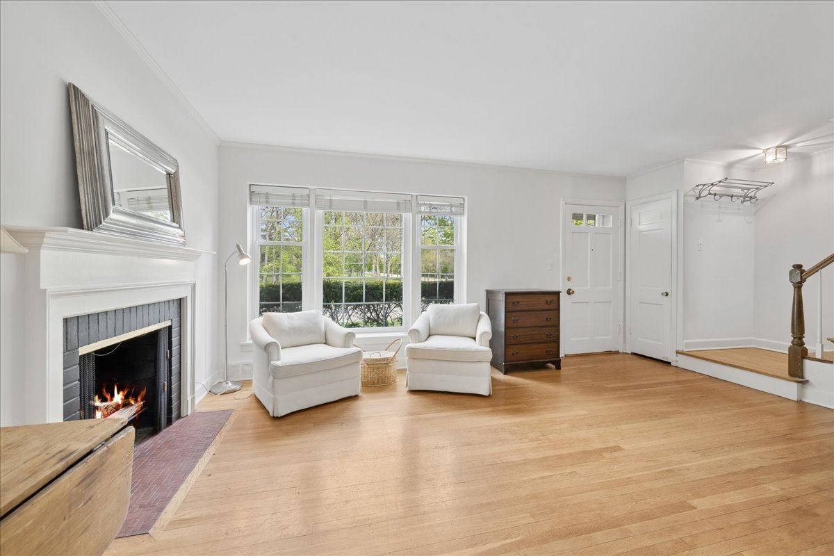 310 Jackson Avenue Property Photo 5