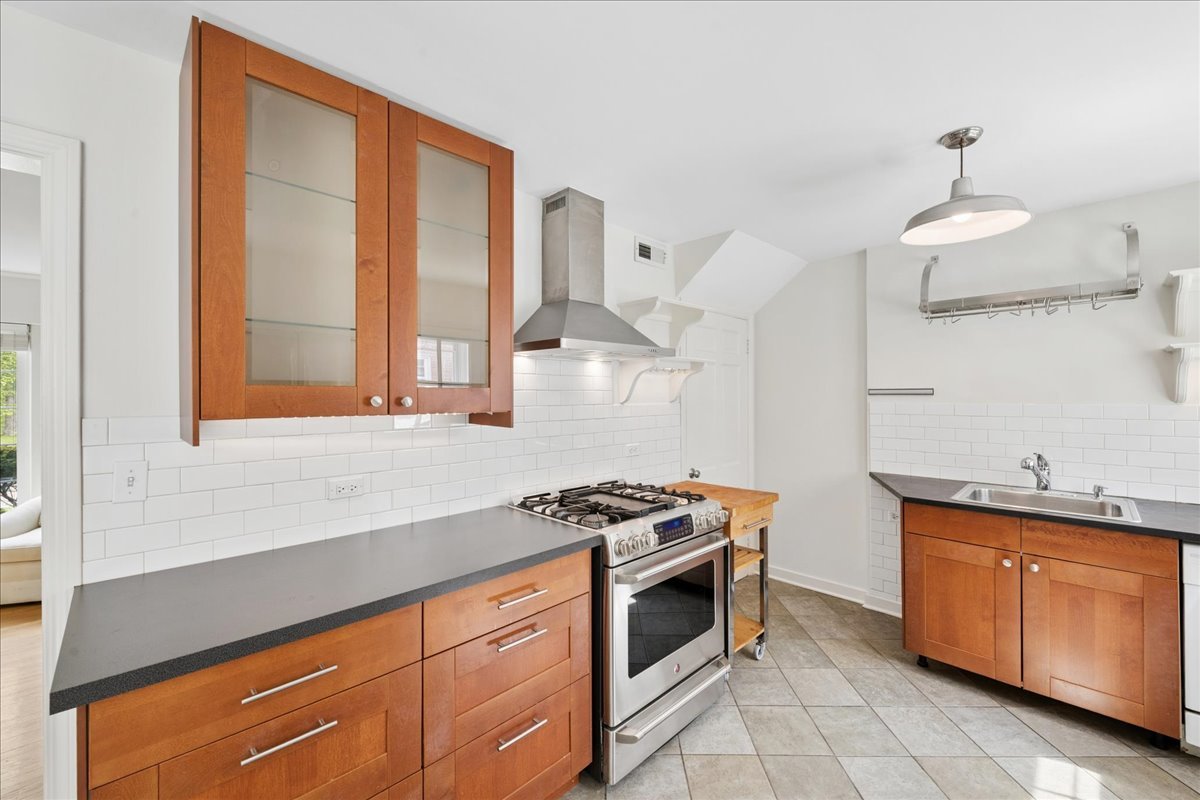 310 Jackson Avenue Property Photo 8