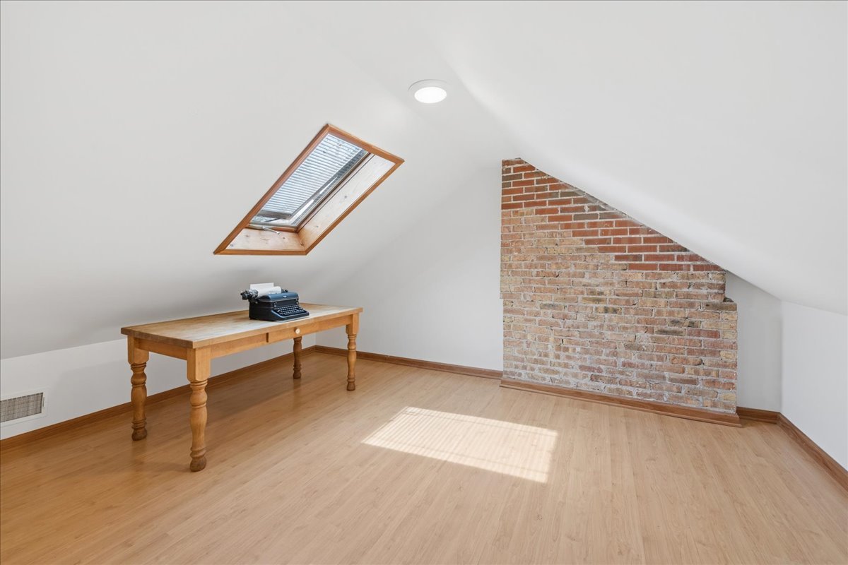 310 Jackson Avenue Property Photo 16