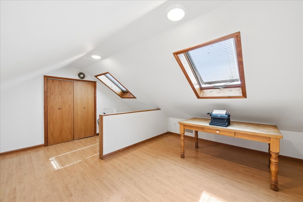 310 Jackson Avenue Property Photo 17