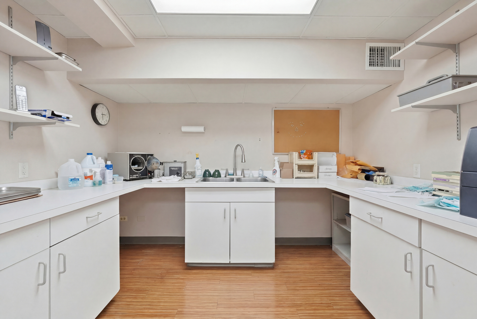 8265 S Archer Avenue Property Photo 13
