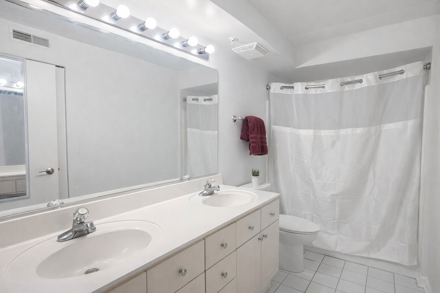 811 Chicago Avenue 308 Property Photo 15