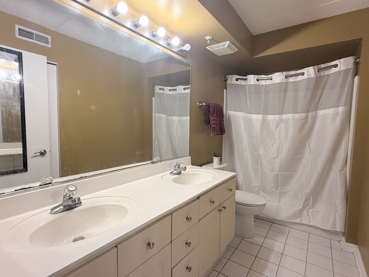 811 Chicago Avenue 308 Property Photo 16