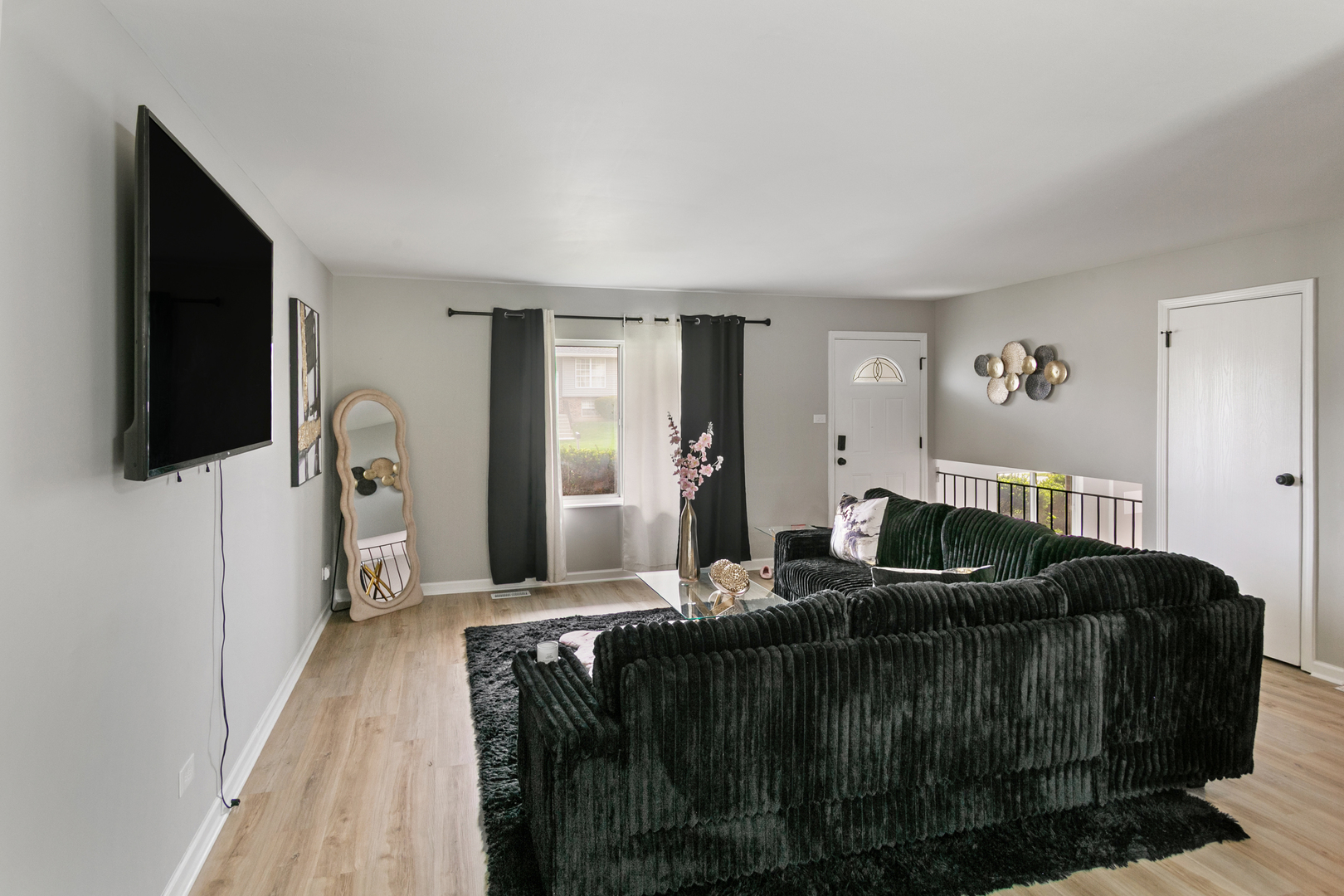 18200 Fountainbleau Drive Property Photo 3
