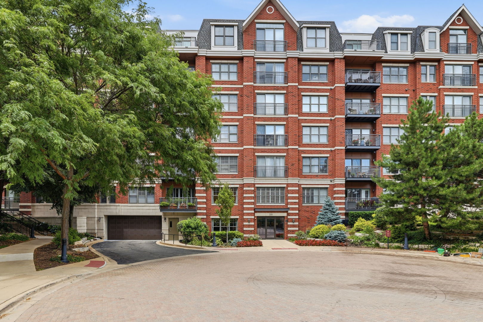 255 E Liberty Drive 305-2 Property Photo 1