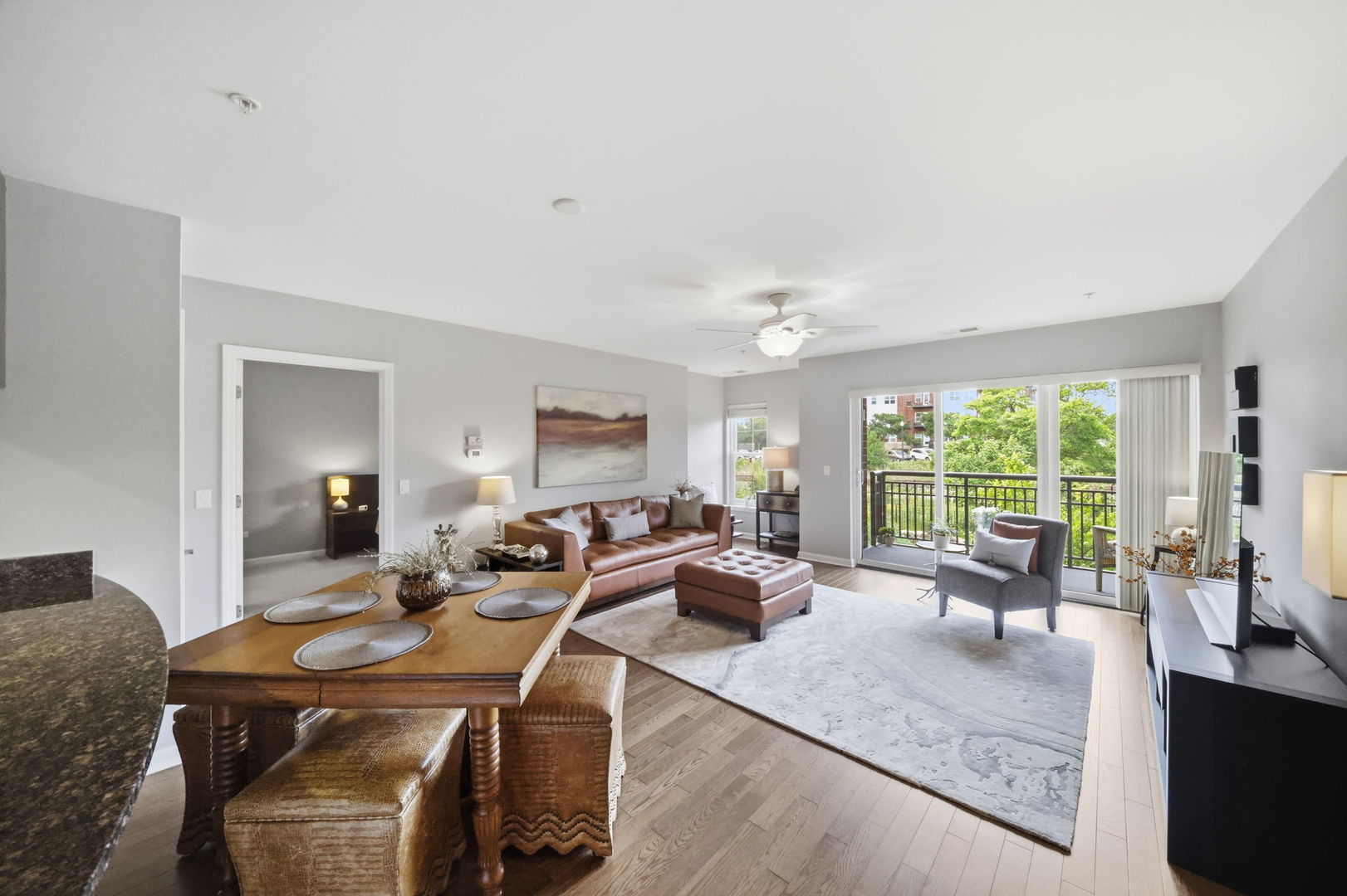 255 E Liberty Drive 305-2 Property Photo 6