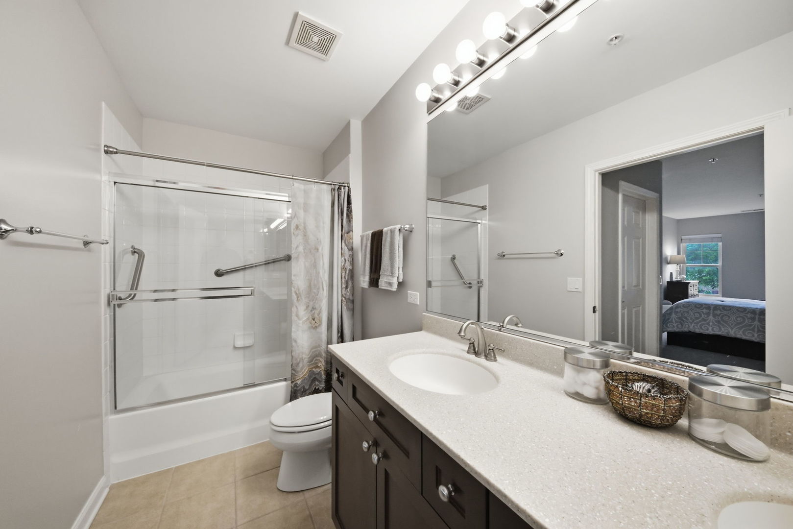 255 E Liberty Drive 305-2 Property Photo 11