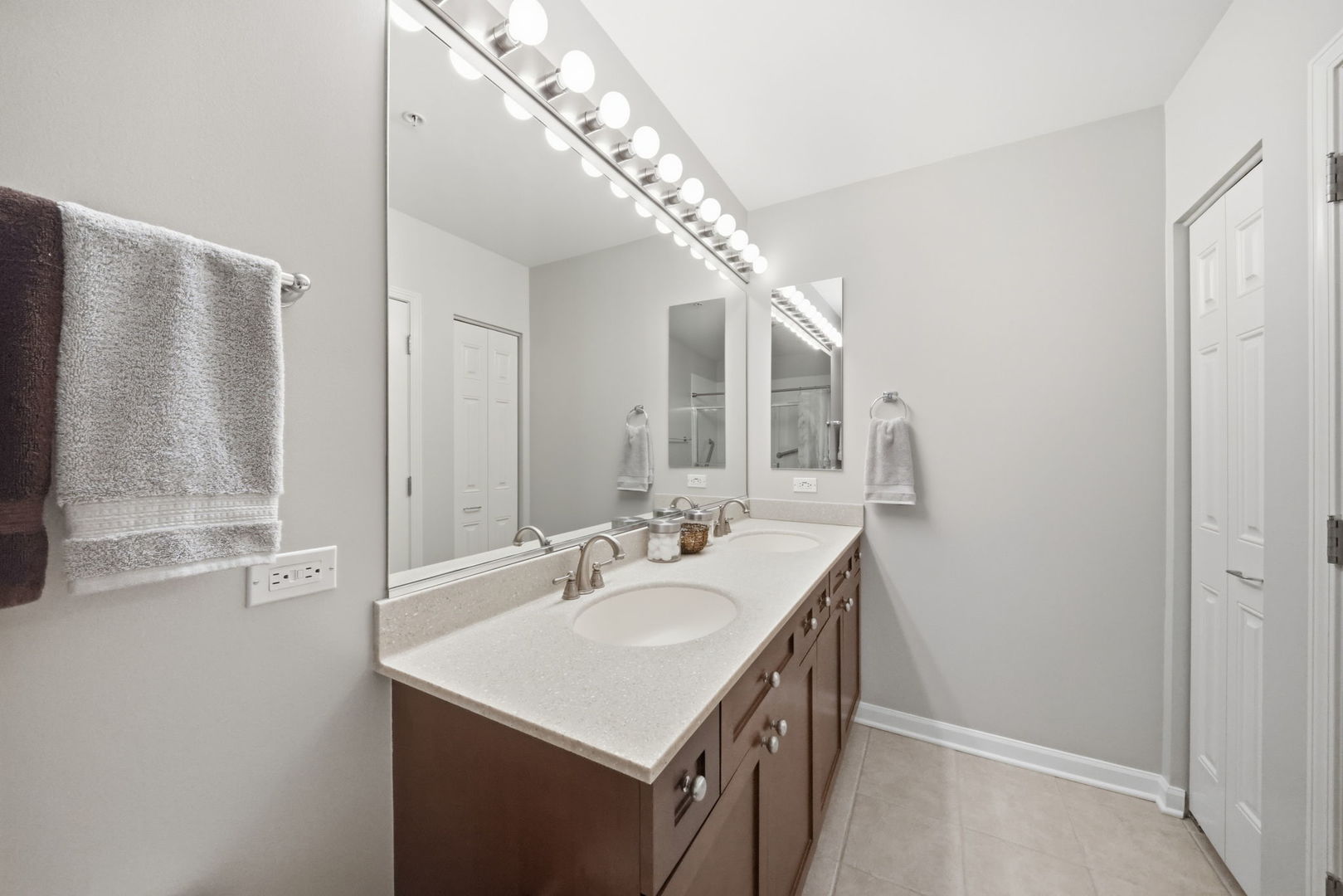 255 E Liberty Drive 305-2 Property Photo 12
