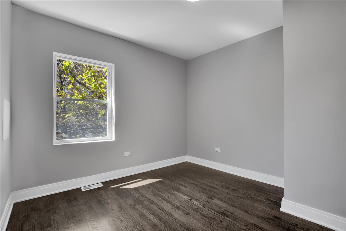 735 E 105th Street Property Photo 13