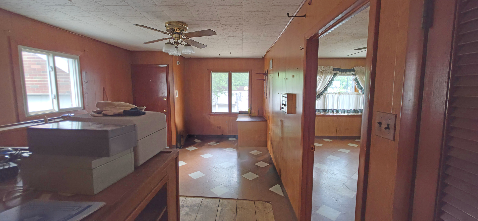 7960 S Kenneth Avenue Property Photo 13