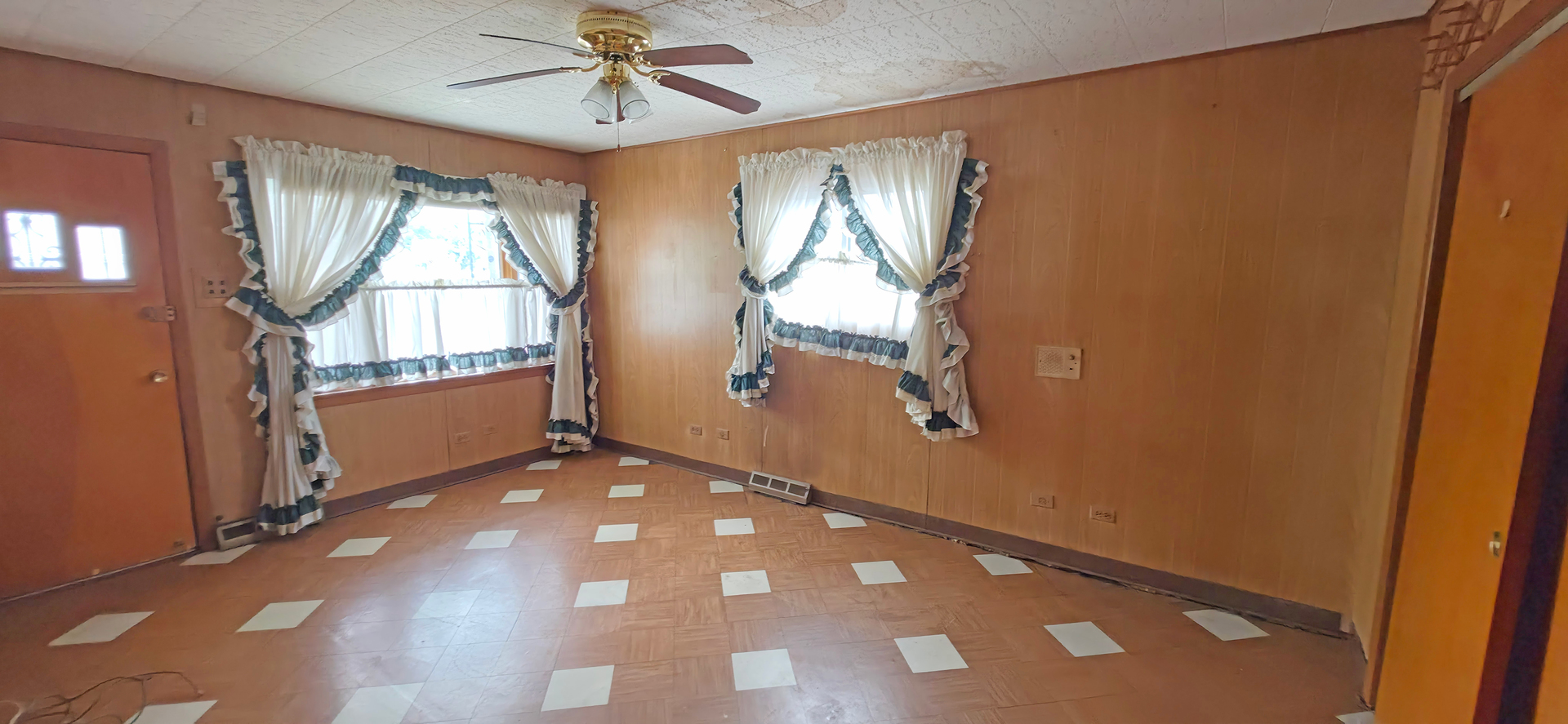 7960 S Kenneth Avenue Property Photo 15