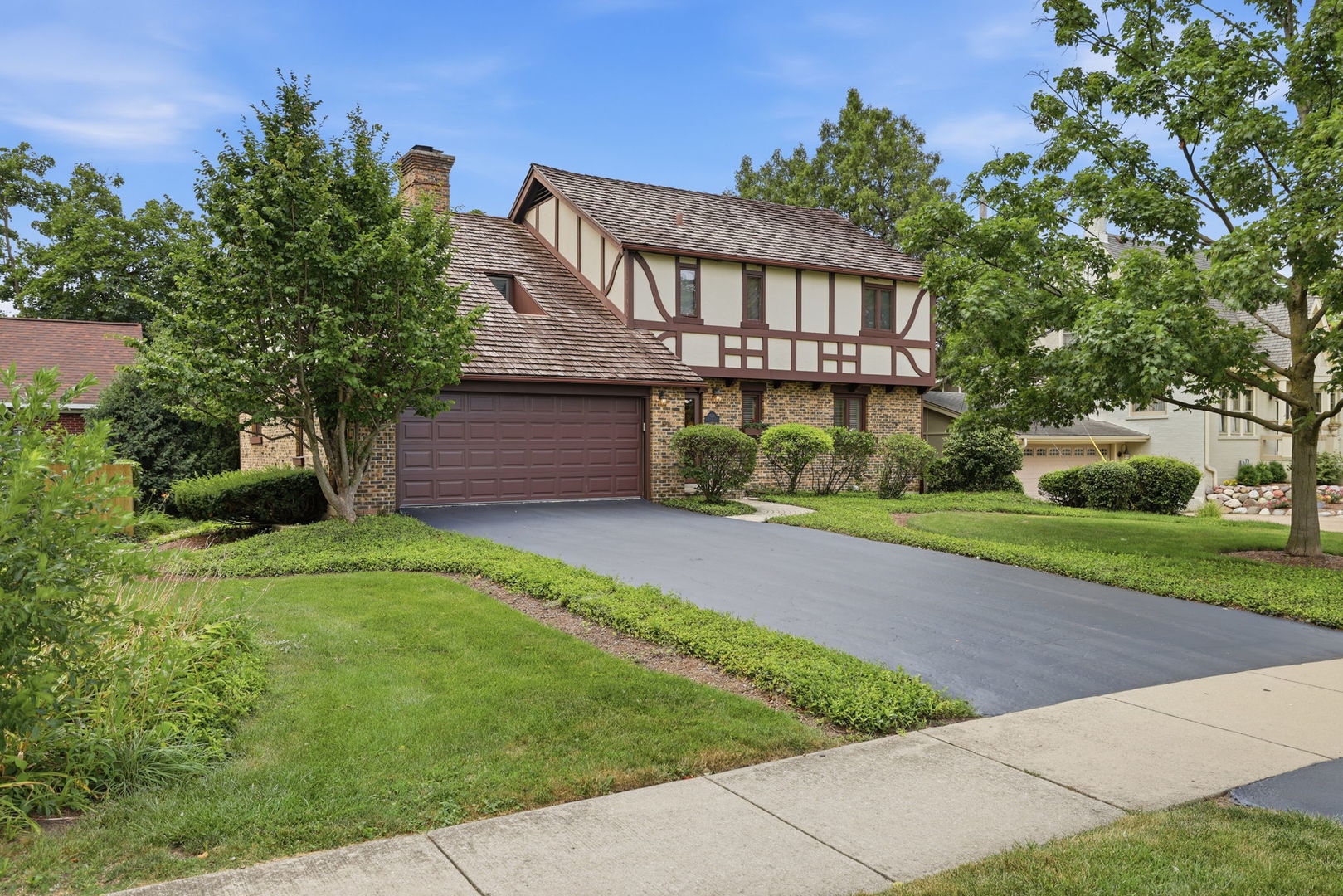 534 E Forest Avenue Property Photo 1