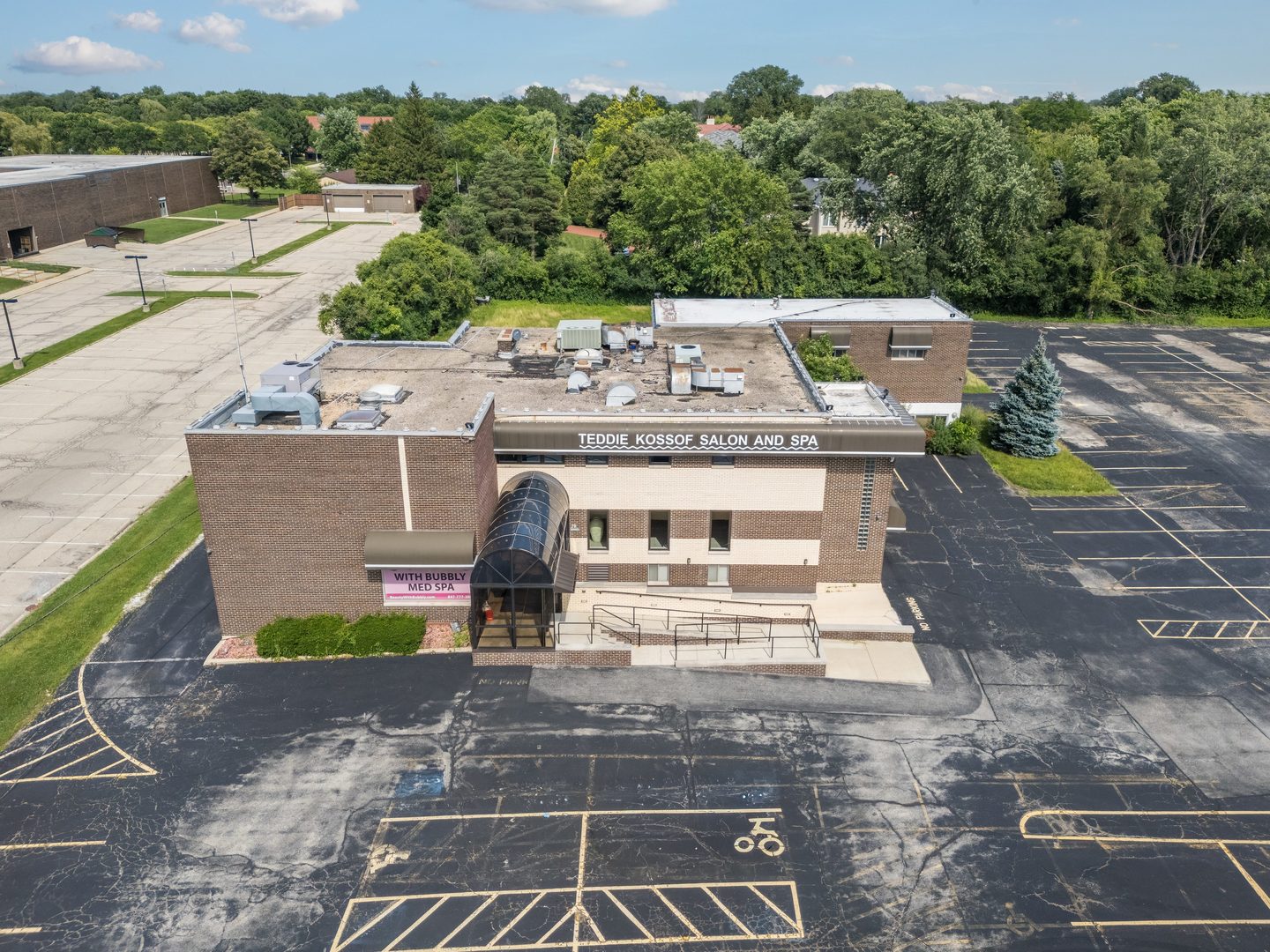 281 Waukegan Road Property Photo 7