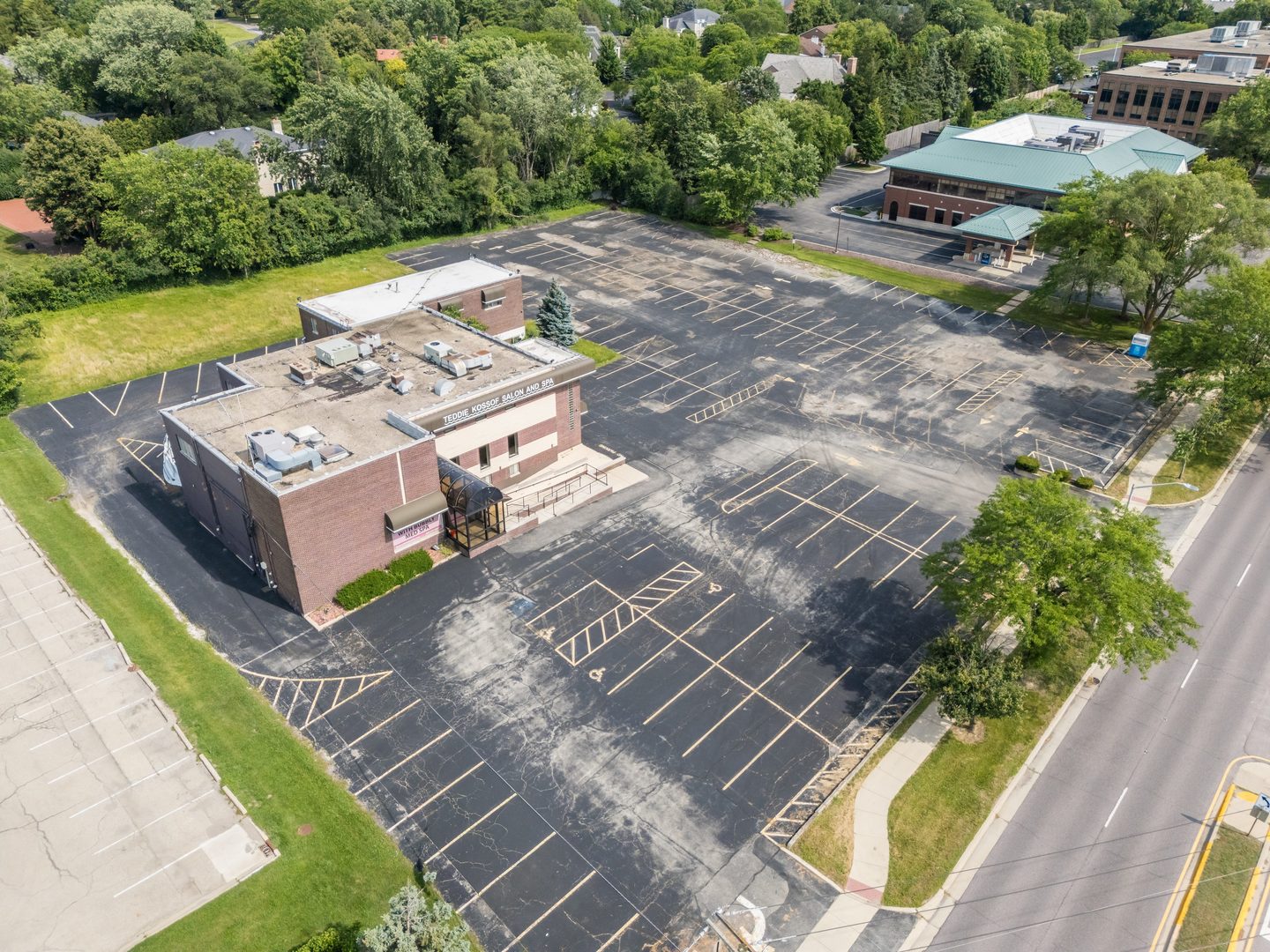 281 Waukegan Road Property Photo 8