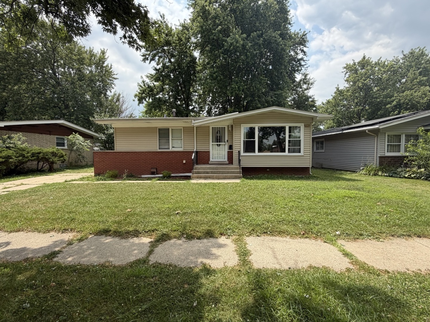 834 W Strieff Lane Property Photo 1