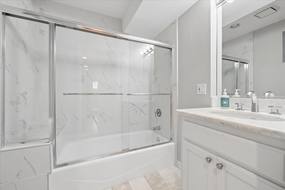 1015 N Hermitage Avenue B Property Photo 32