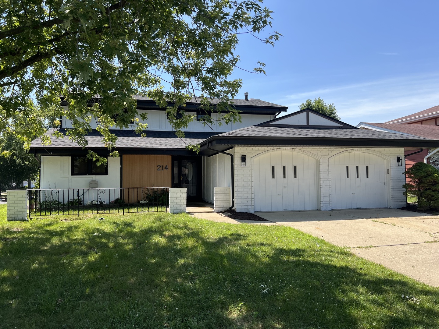 214 Cambridge Lane Property Photo 1