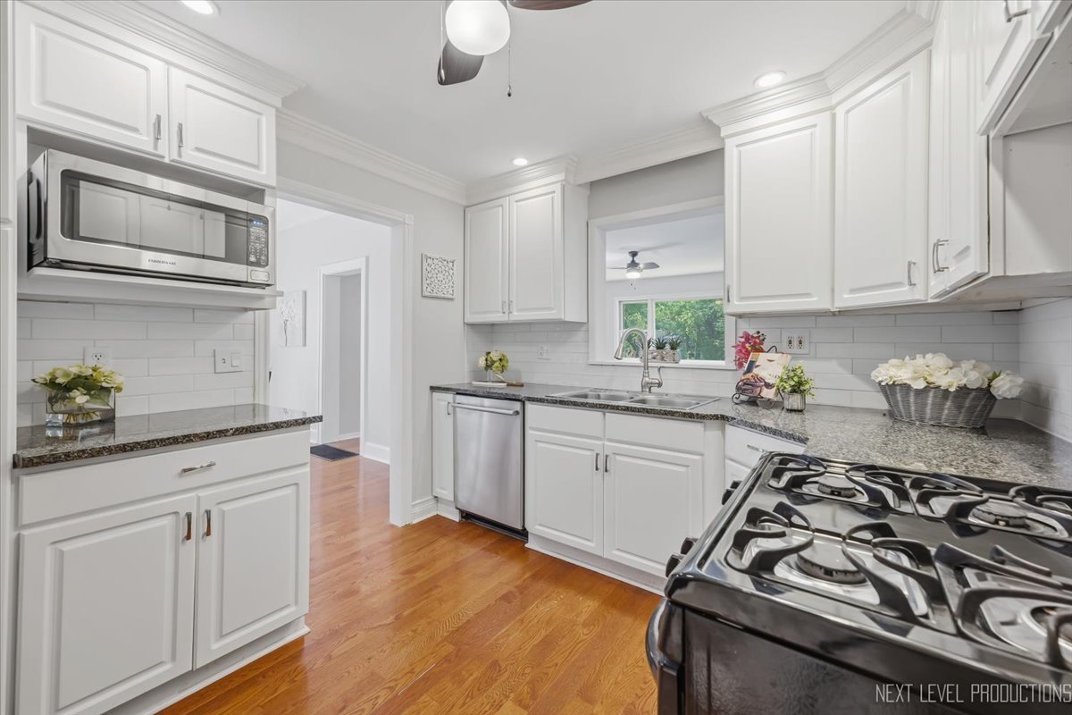 32w183 Glos Street Property Photo 10
