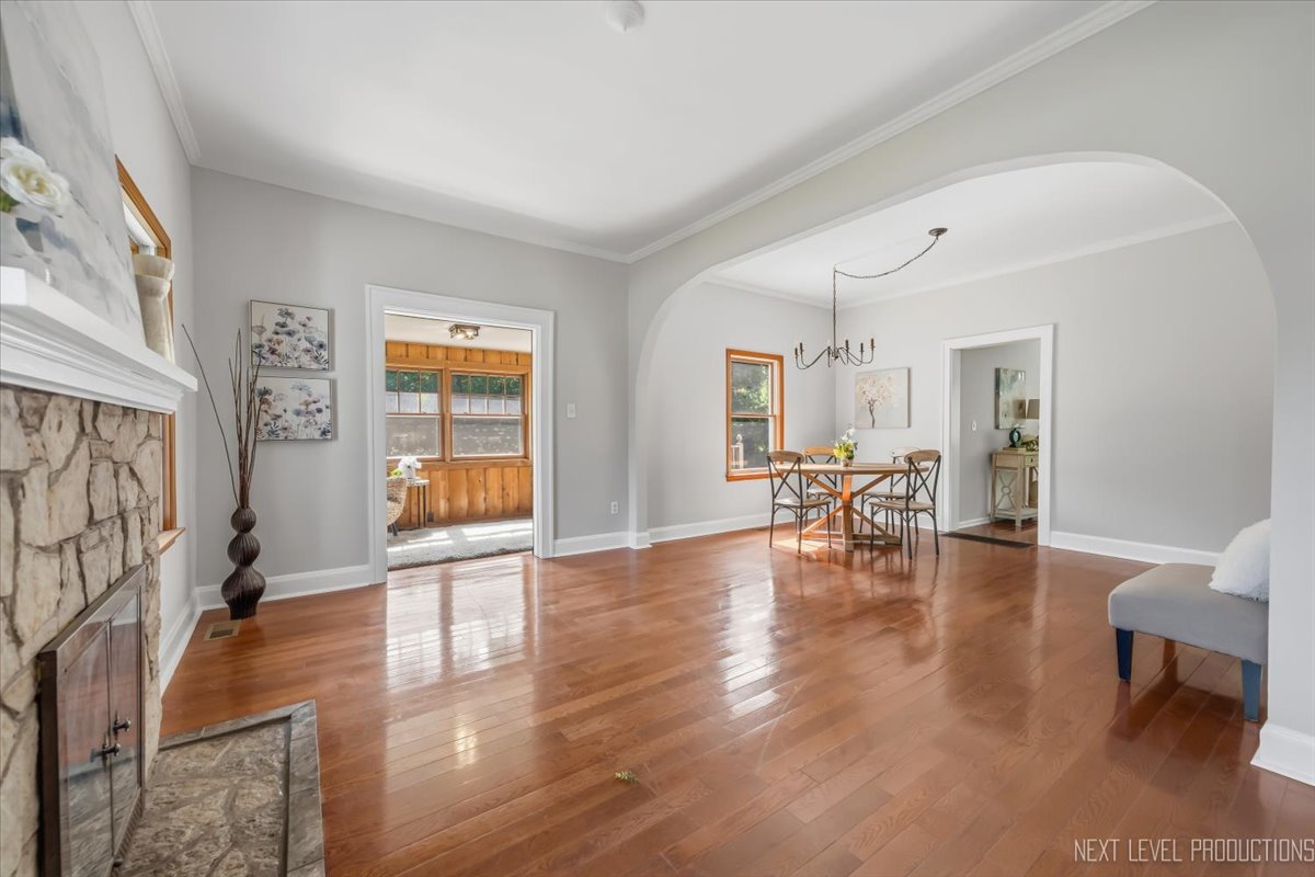32w183 Glos Street Property Photo 27