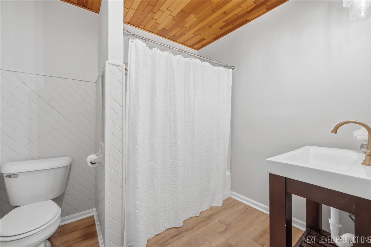 32w183 Glos Street Property Photo 29