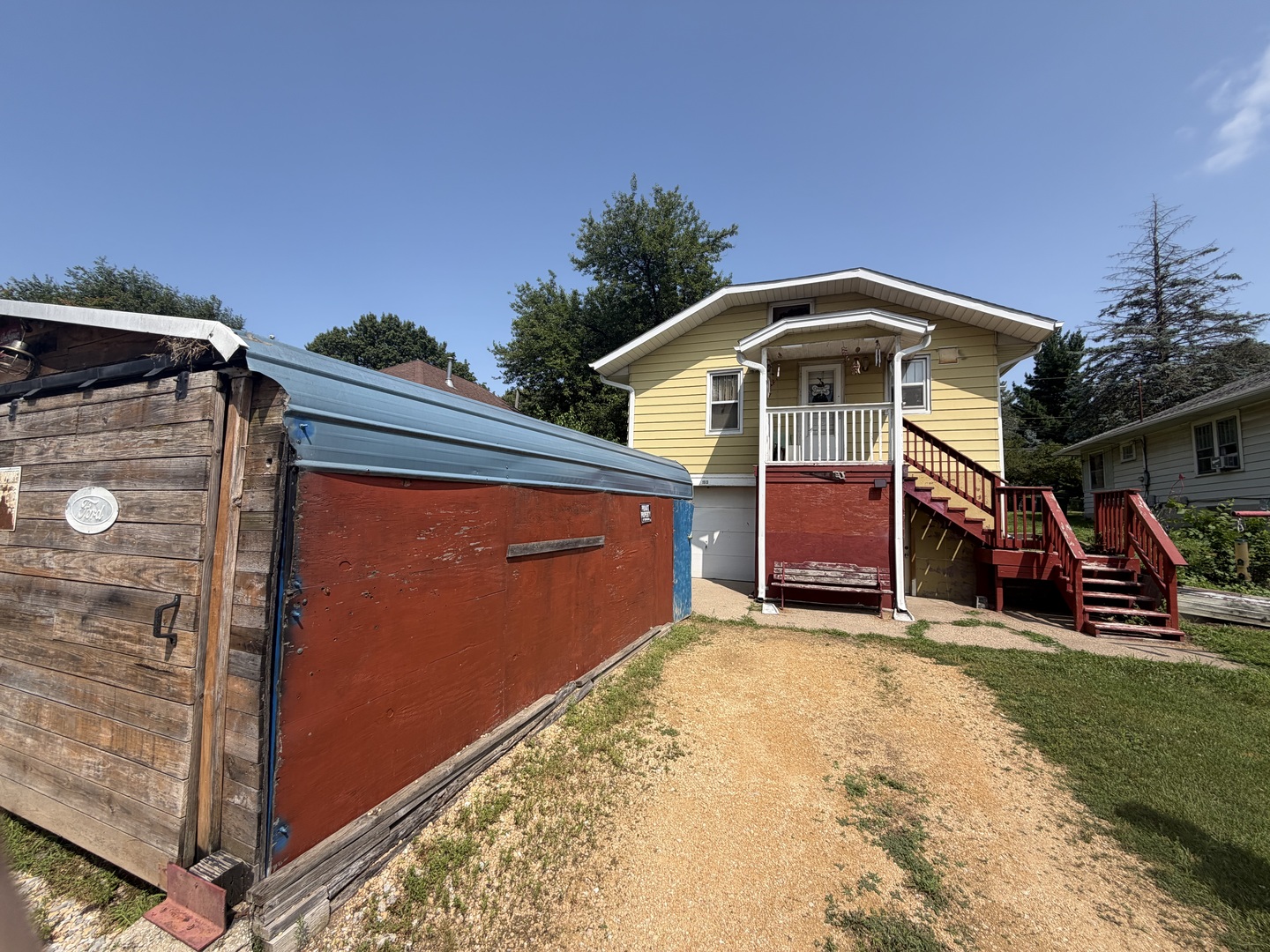1513 South Bluff Boulevard Property Photo 2