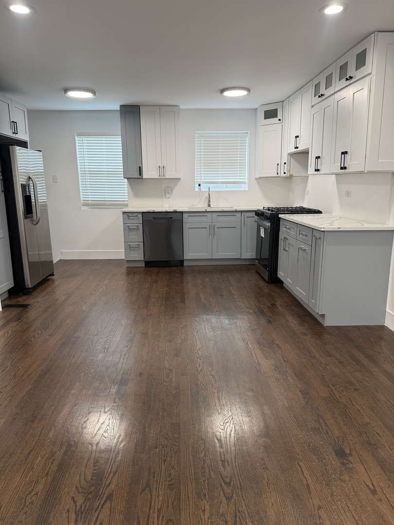 8057 S Saint Louis Avenue Property Photo 3
