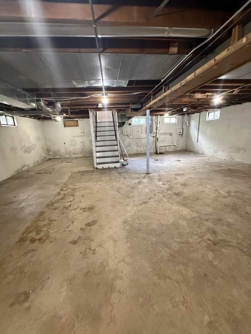 8057 S Saint Louis Avenue Property Photo 8
