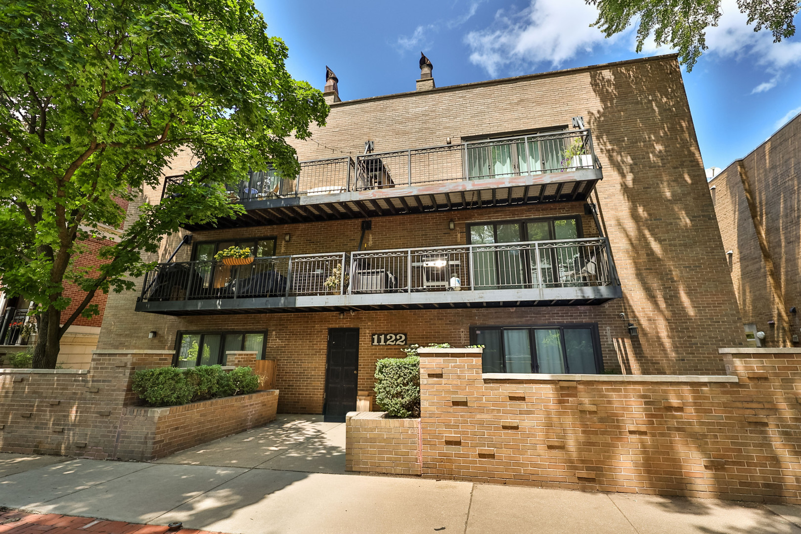 1122 W Altgeld Street 8 Property Photo 1